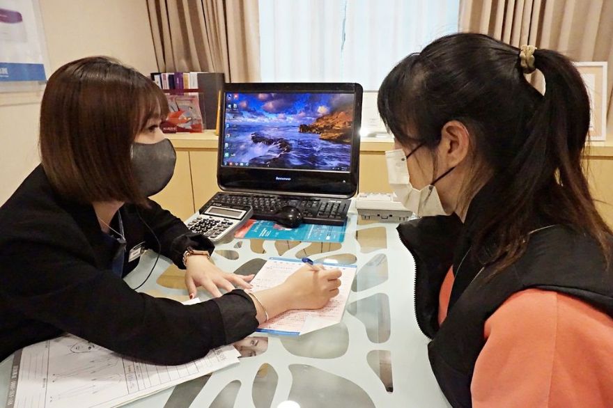 淨妍醫美診所 彩虹肉毒抬頭紋+小臉 立即有感! 跟大餅臉說掰掰~找回青春與自信