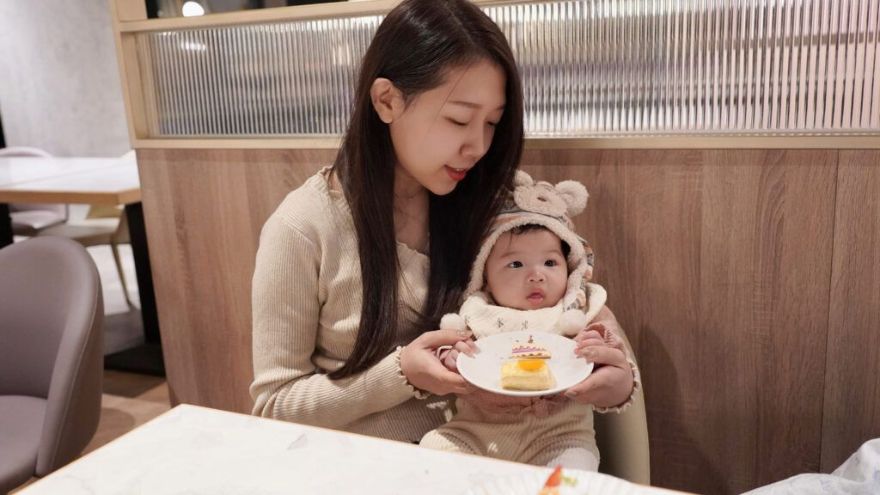 ondapro超微波讓臉看起來比較緊緻，拍照時下顎線條也變得比較俐落，有種自然的小V 臉感，而且膚況也覺得更細緻一些