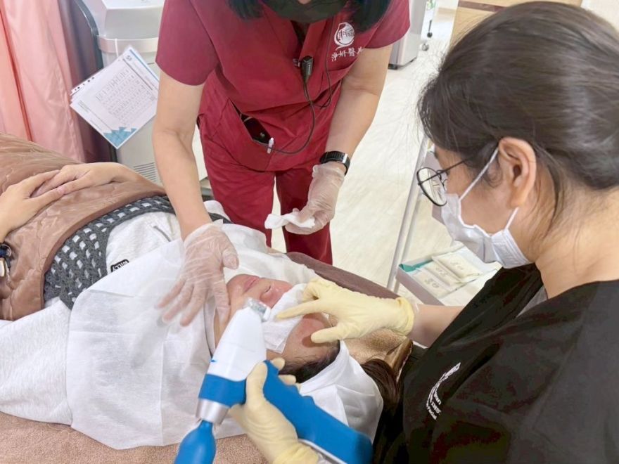 「皮秒雷射+Rejuran麗珠蘭」台北醫美推薦，出國拍照必備保養，細緻肌膚毫無死角！