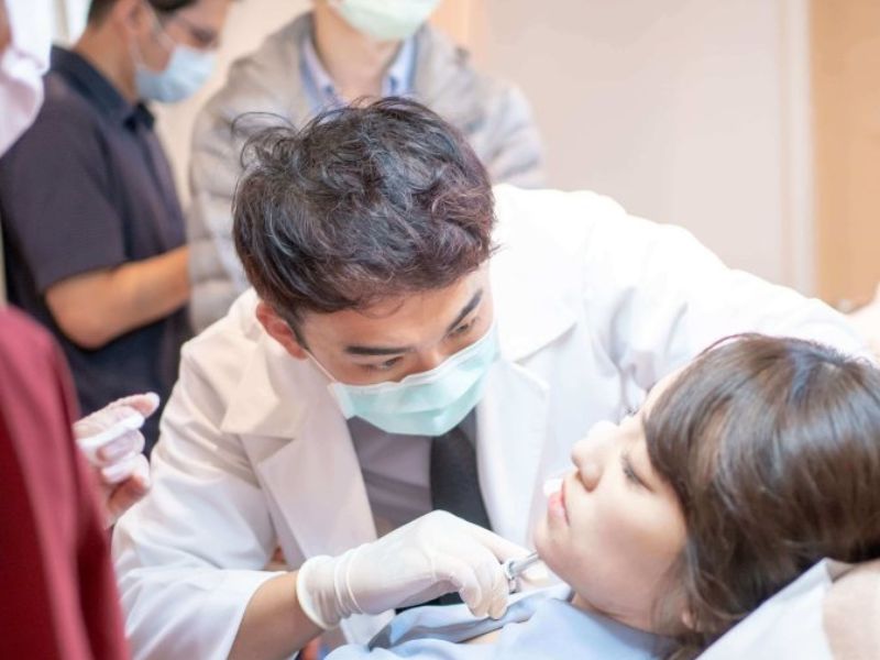 蔡坤原醫師表示，Volux玻尿酸可提供強力支撐度，適合用於改善下巴及雕塑下顎線條