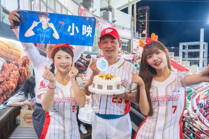 淨妍醫美味全龍、統一獅棒球賽開球
