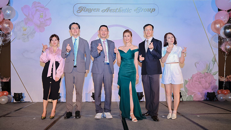 淨妍醫美集團於22日在高雄萬豪酒店，舉辦母親節感恩茶會，知名演員梁佑南，化身為美麗大使到場分享保養密技