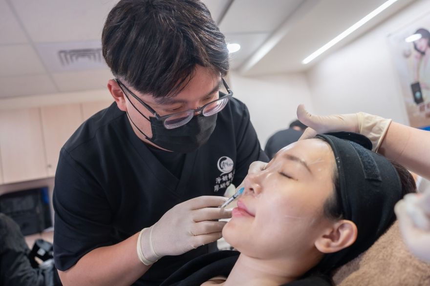 廖研智醫師解析，分層美學的核心，並非單純區分深淺層次，而是針對不同層次的肌膚機制進行精準對應與系統性規劃。