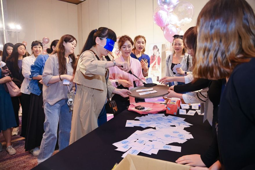 淨妍母親節感恩茶會 女星梁佑南保養不藏私