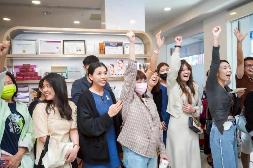 淨妍高雄裕誠診所全新亮相 揭幕舞獅迎新里程碑