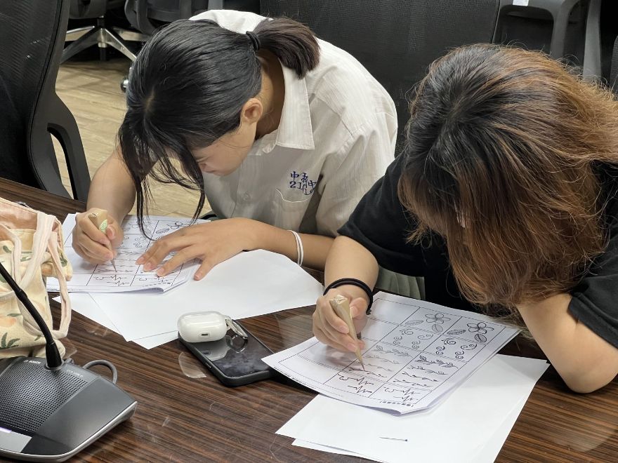 淨妍與少年警察隊一同公益 高中生發揮創意拒絕衝動刺青