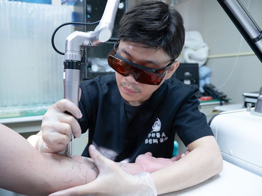 淨妍醫療團隊提供專業雷射治療外，也安排完整衛教說明與術後照護指導，從生理到心理層面給予支持。