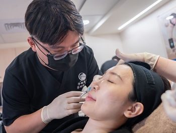 春天後母心！氣溫忽冷忽熱 分層美學重建膠原支撐，打造緊實透亮年輕感