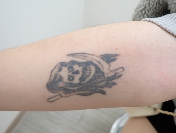 卸下 17 歲的衝動：當「鬼頭」褪去，少年小杰的重生告白